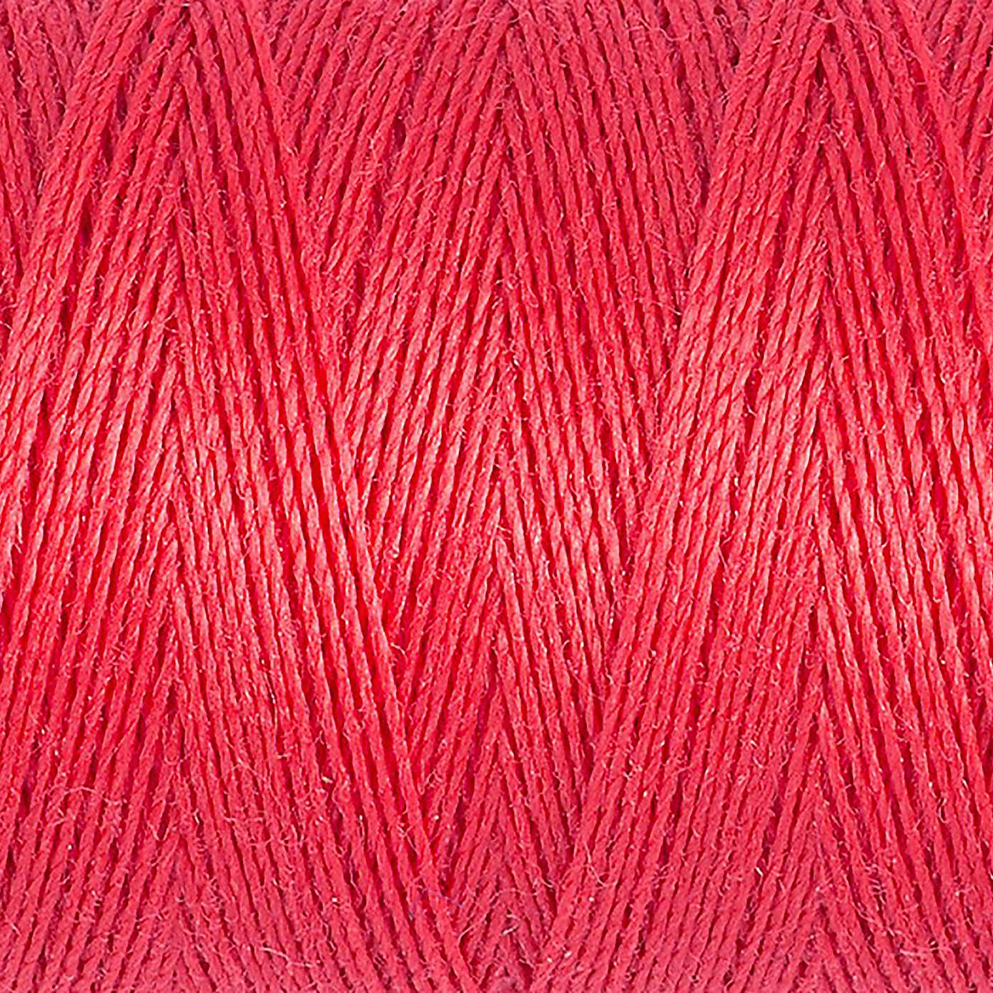 Gutermann Sew All Thread Red (16)