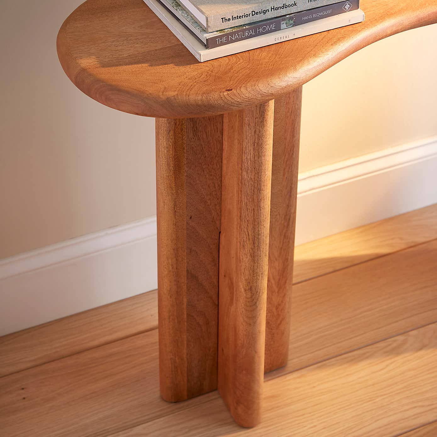 Ludo Kidney Shaped Console Table