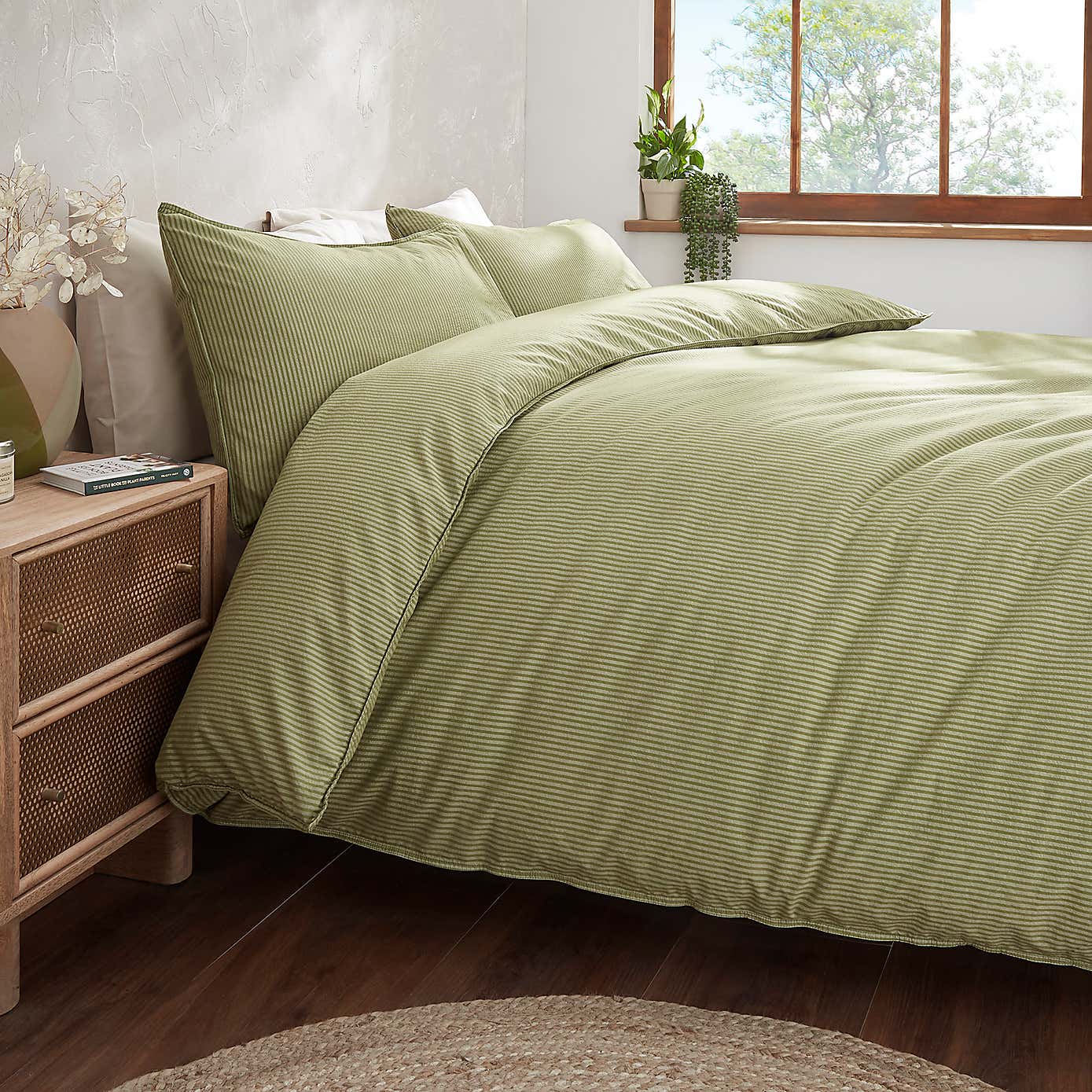 Harlem Narrow Stripe Duvet Cover & Pillowcase Set