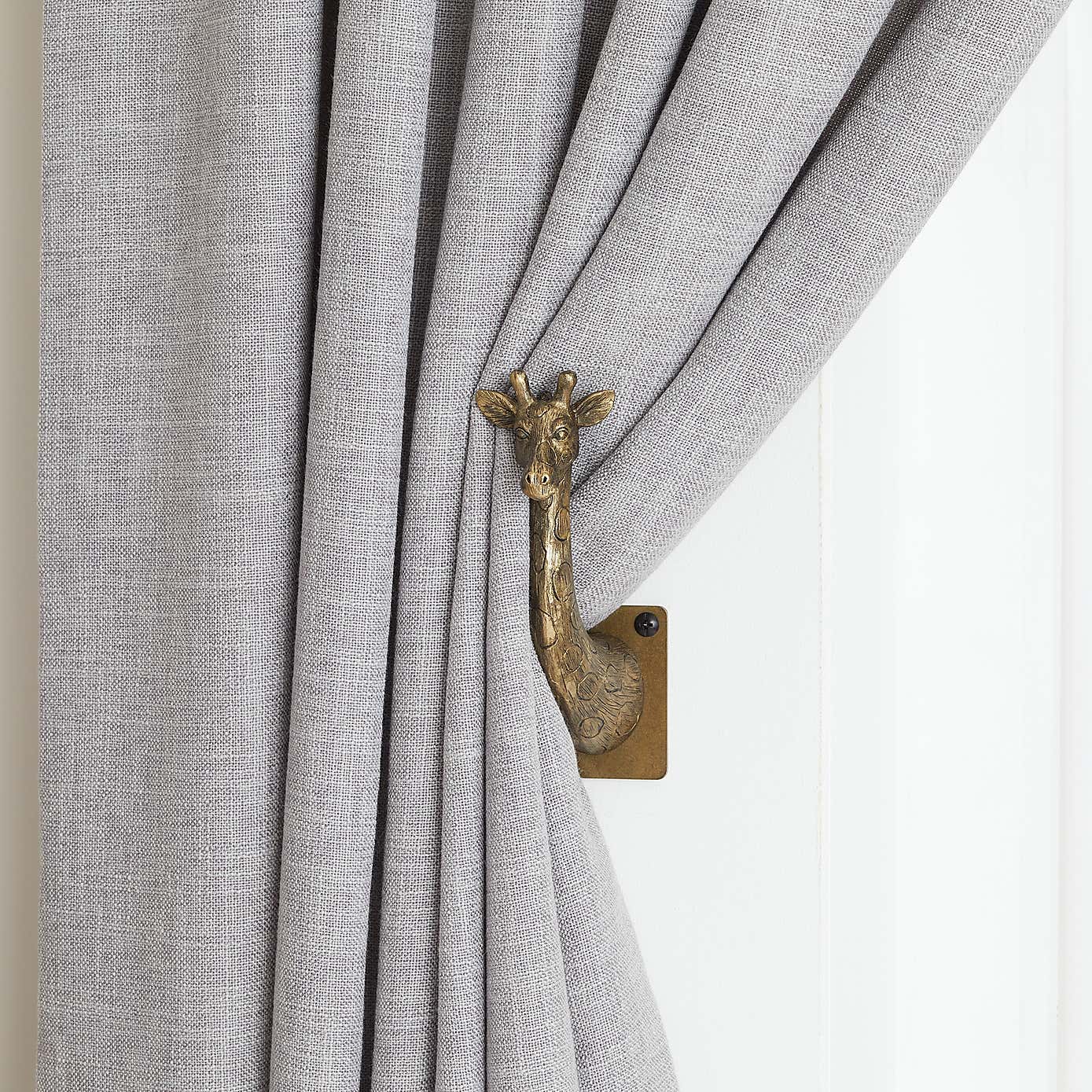 Mix and Match Giraffe Holdbacks