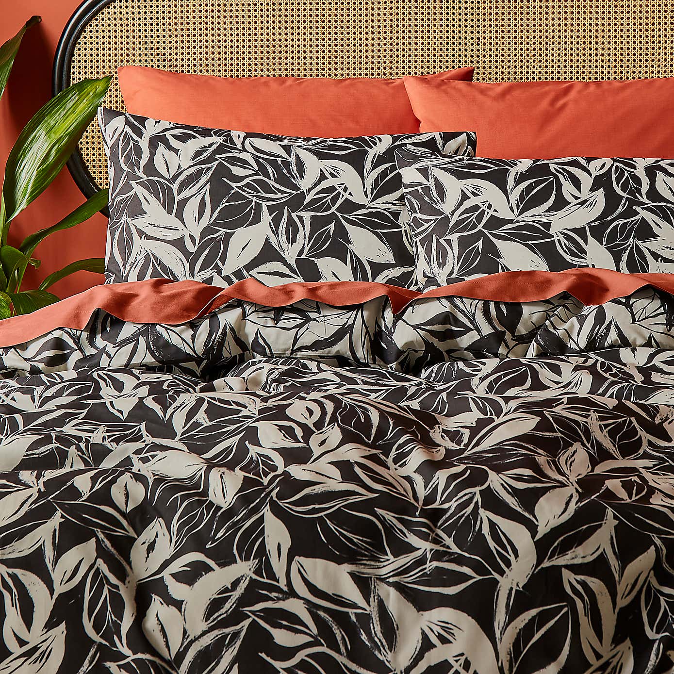 Sketched Leaf 144 Thread Count Reversible Cotton Duvet Cover & Pillowcase Set