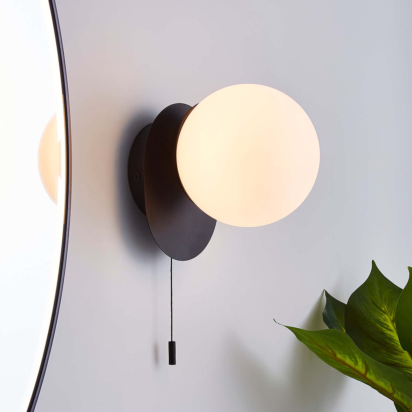 Tela Bathroom Wall Light Black