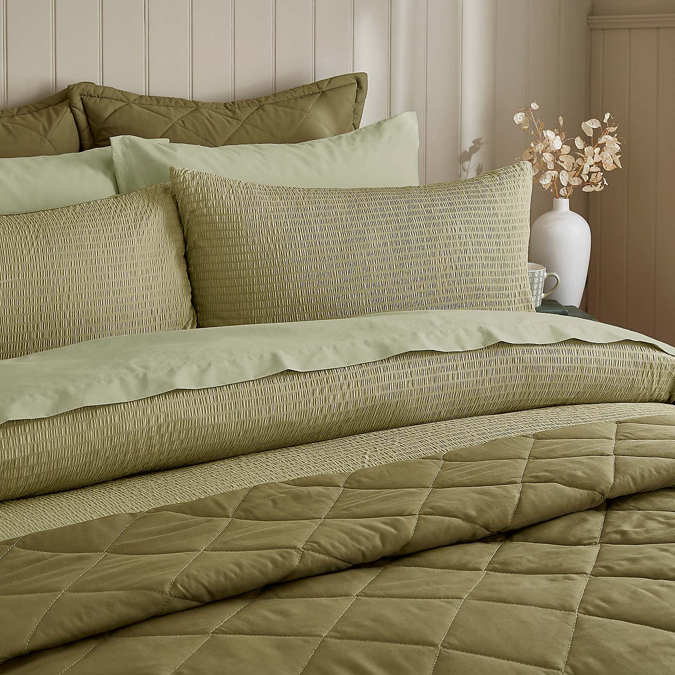 Larken Seersucker Duvet Cover and Pillowcase Set