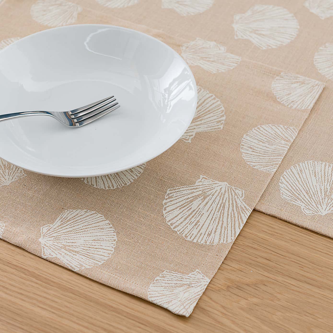 Set of 2 Shell Natural Jute Placemats