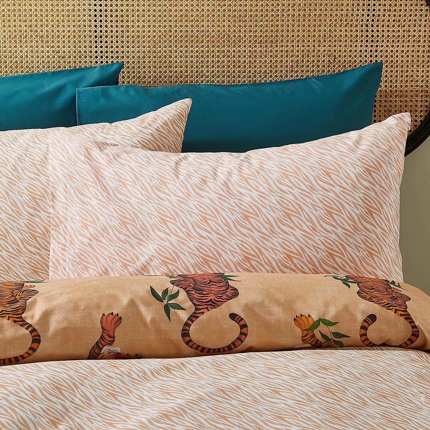 Tiger Foliage Duvet Cover Set