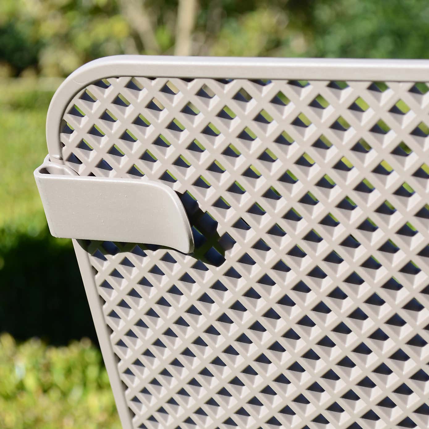 Nardi Step Low Round Table with 2 Net Lounge Chairs