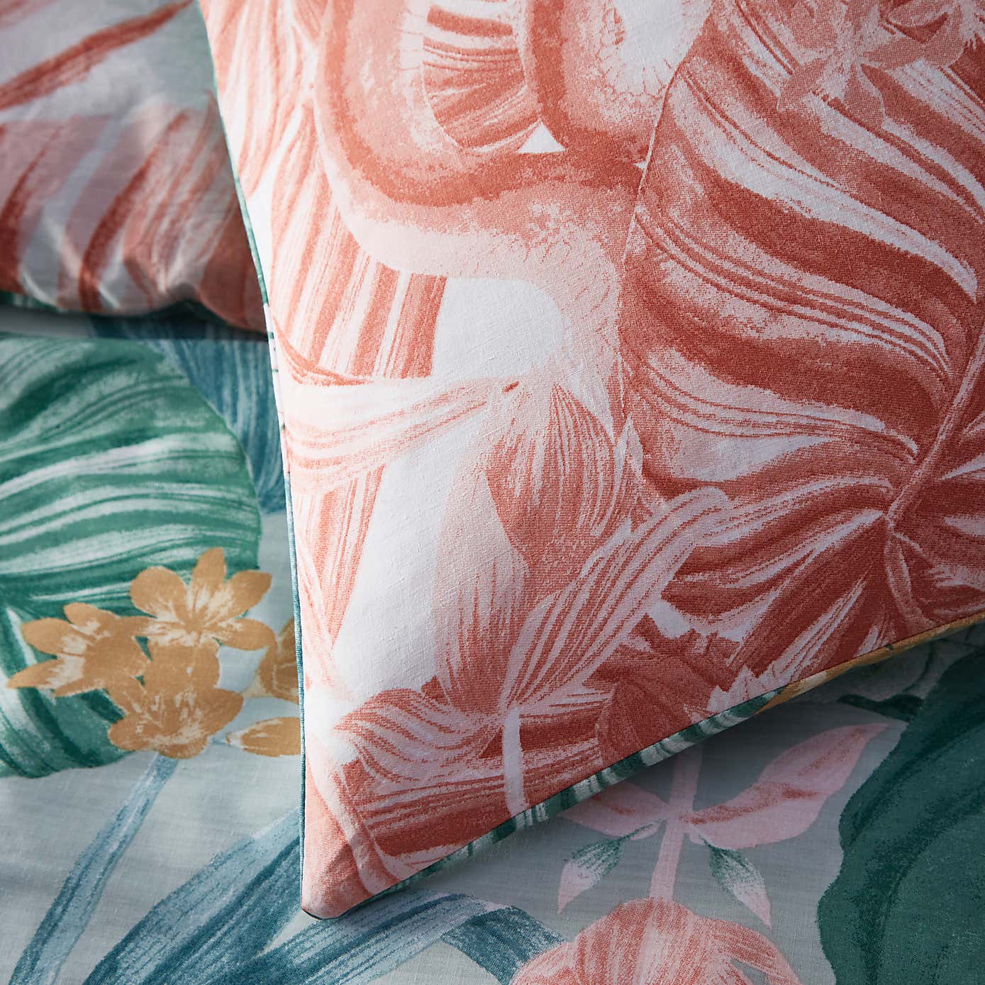 Furn. Medinilla Duvet Cover & Pillowcase Set