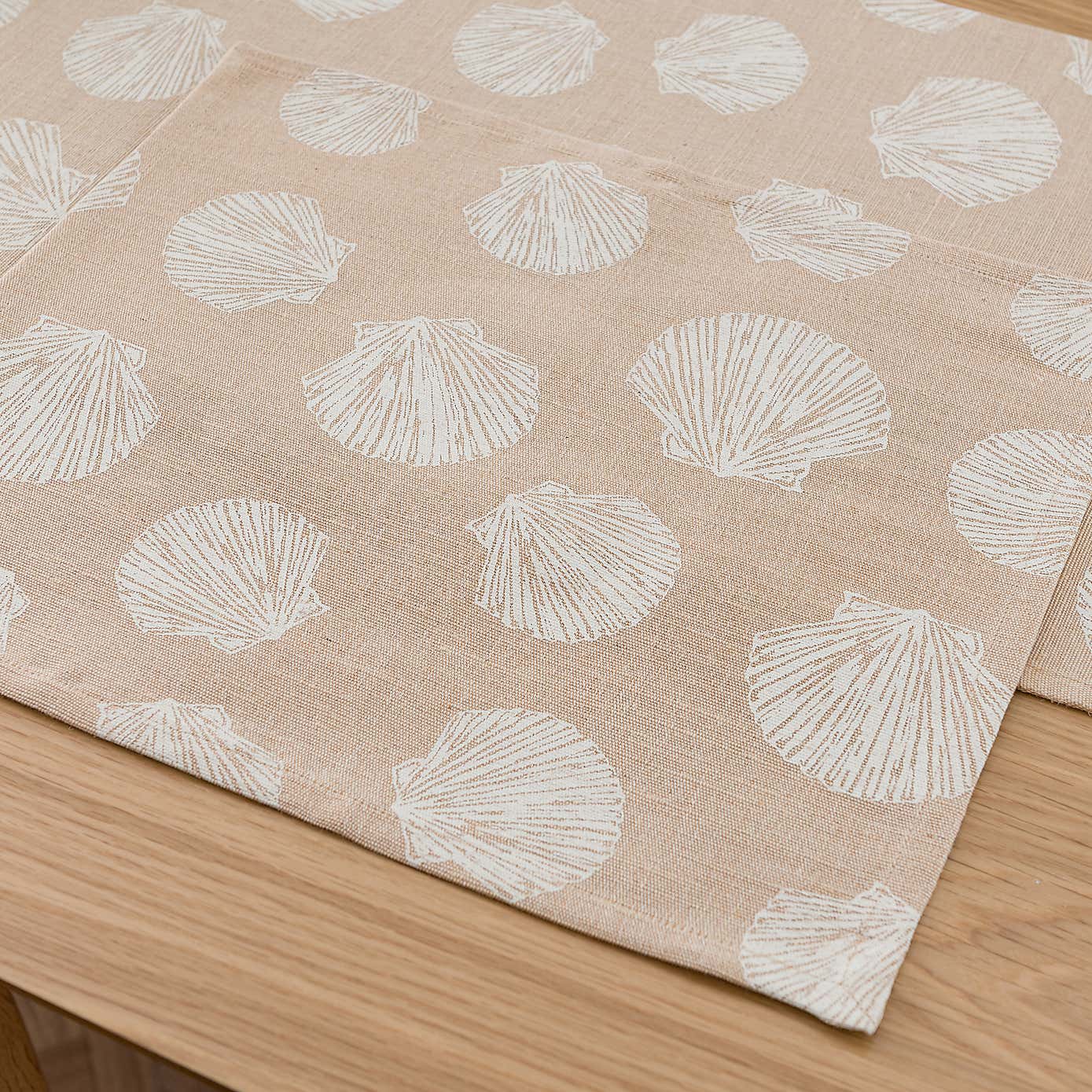 Set of 2 Shell Natural Jute Placemats