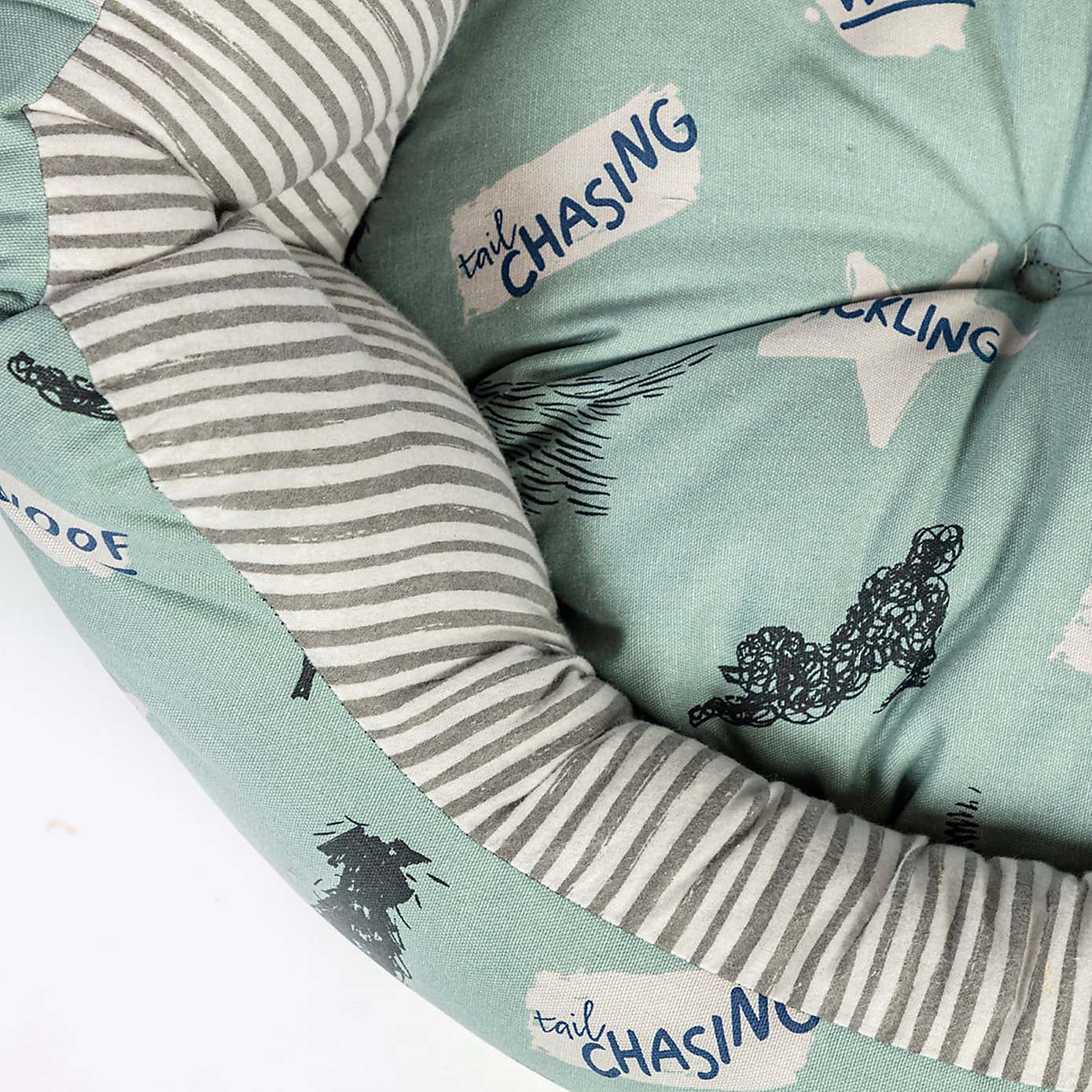 Battersea Playful Dogs Deluxe Slumber Dog Bed