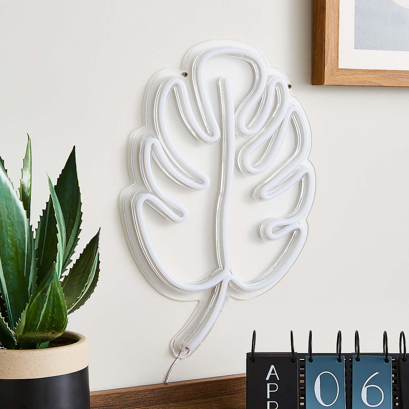 Leaf Neon Wall Light