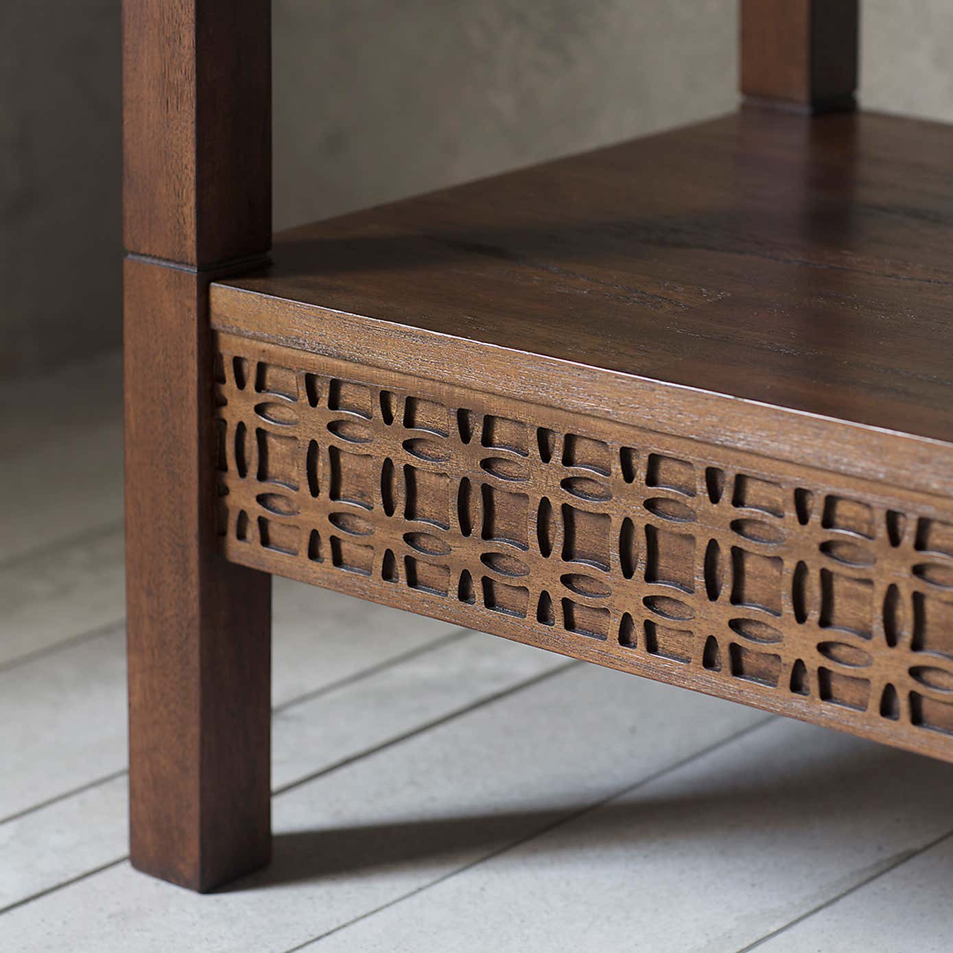 Baytown Retreat Open Wardrobe