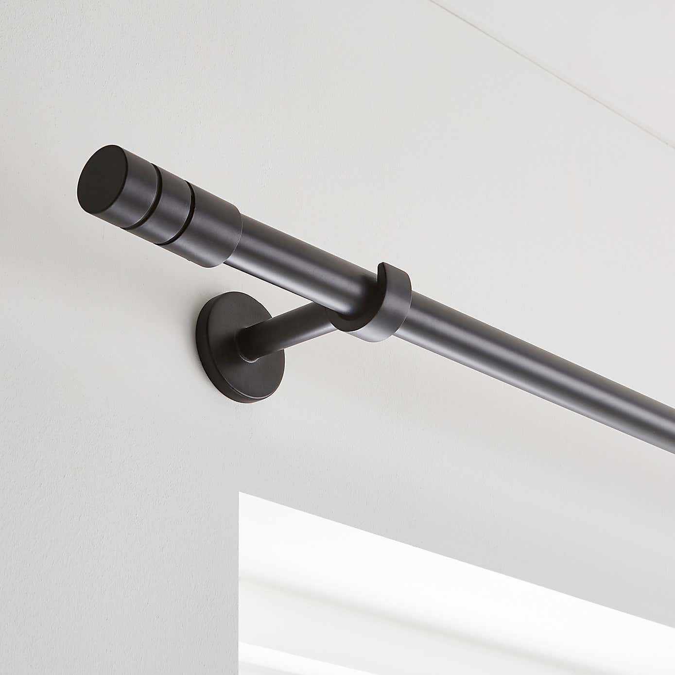 Cylinder Extendable Metal Eyelet Curtain Pole