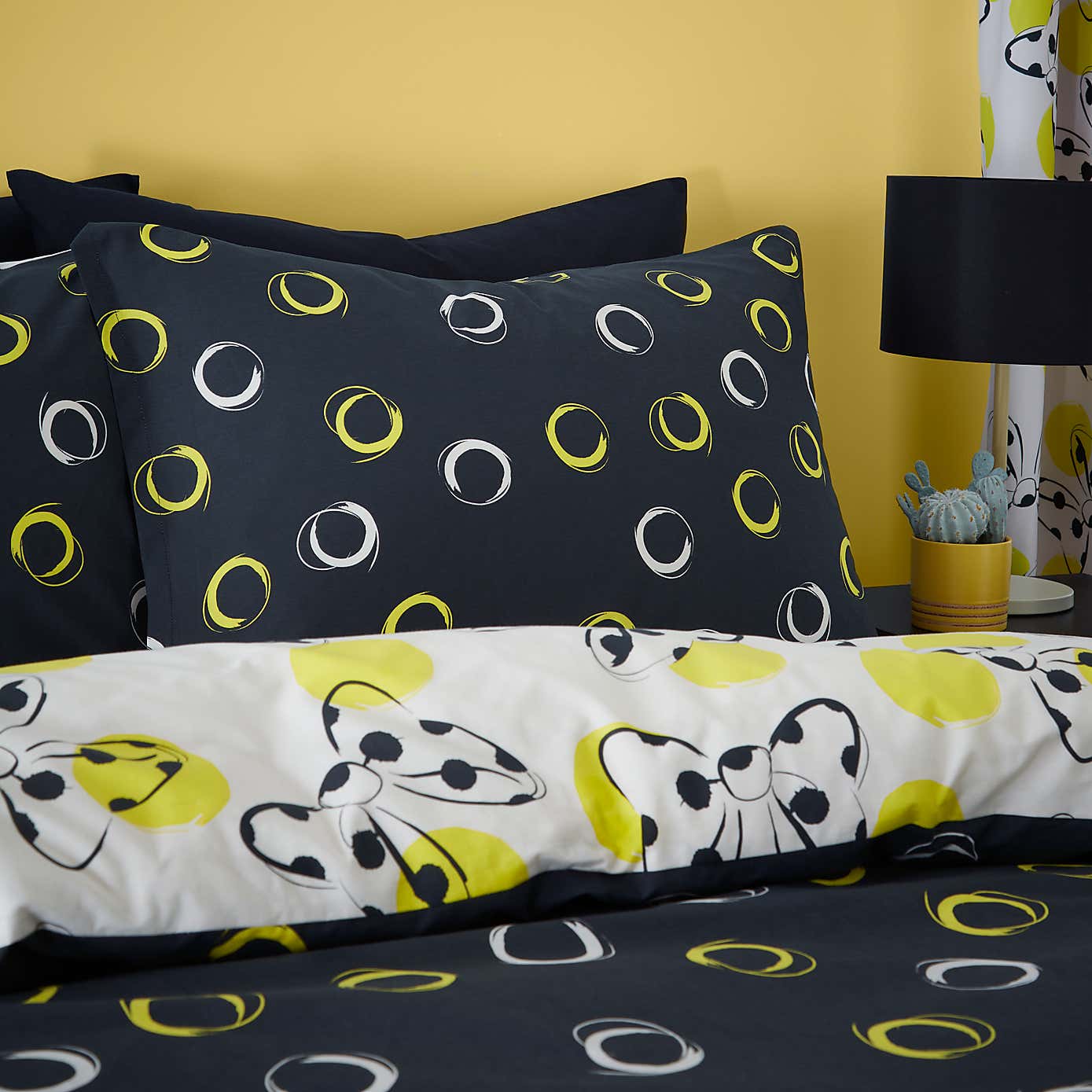 Minnie Yellow Duvet Cover and Pillowcase Set