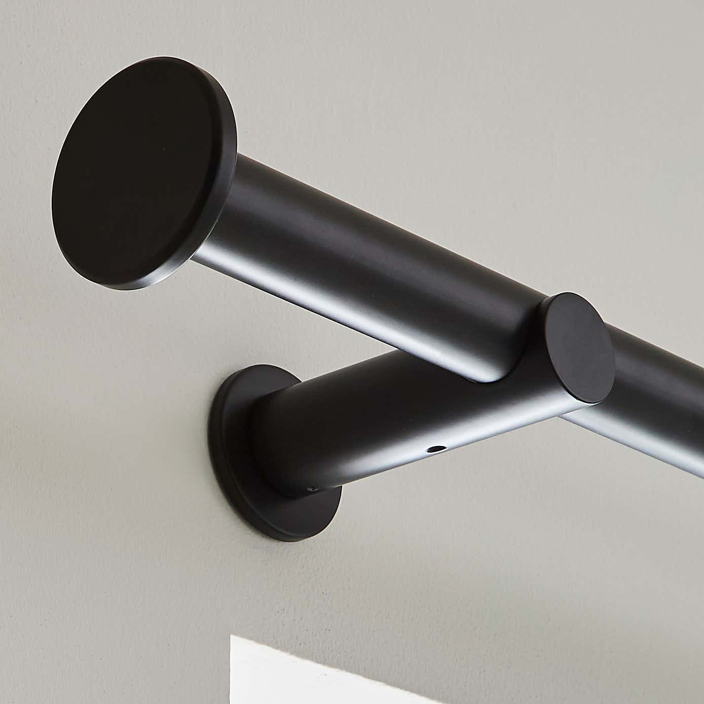 Stepped Stud Fixed Metal Curtain Pole with Rings