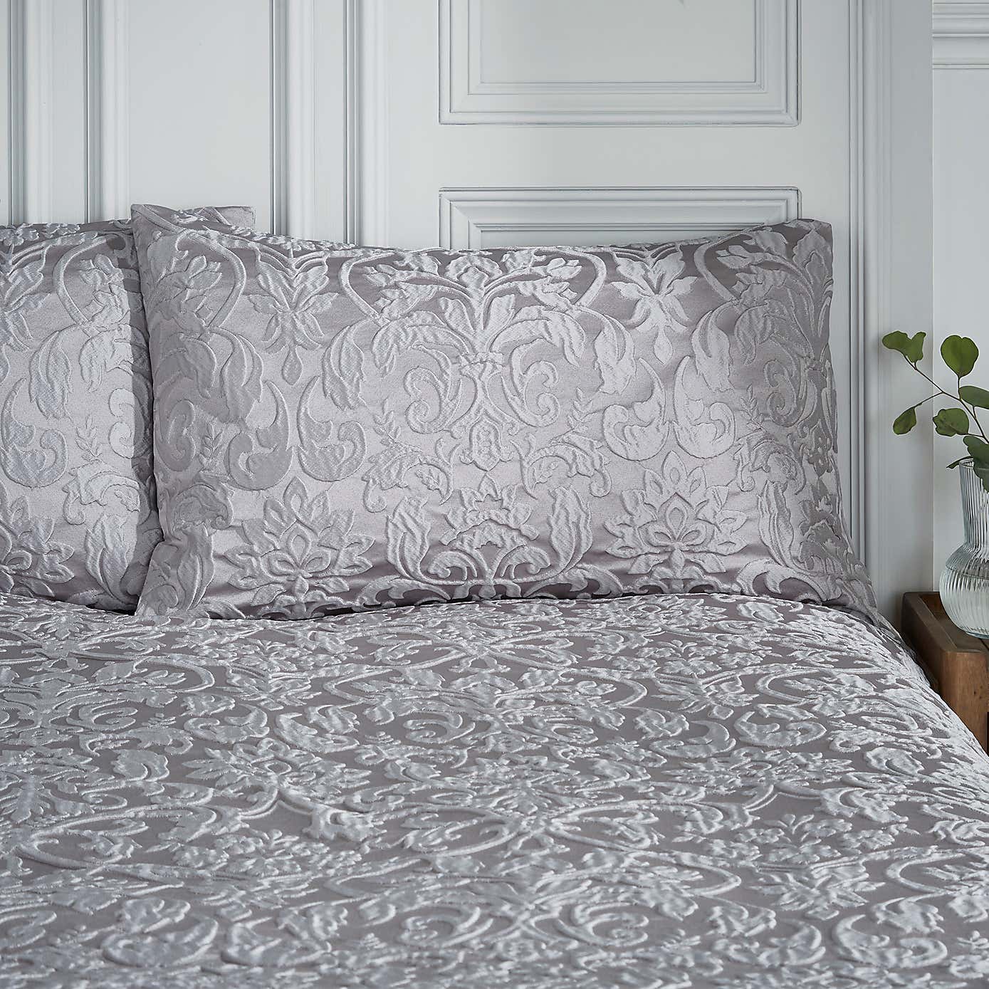 Presley Damask Jaquard Duvet Cover and Pillowcase Set