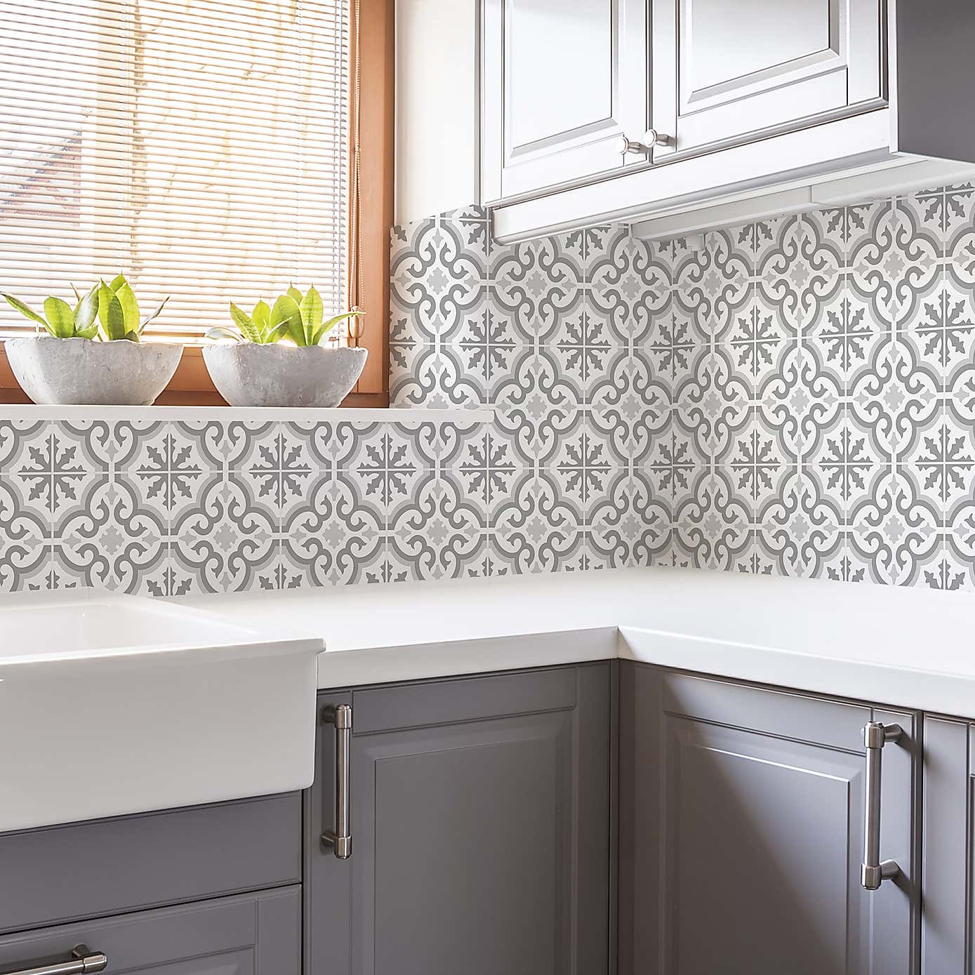 Contour Grecian Wallpaper