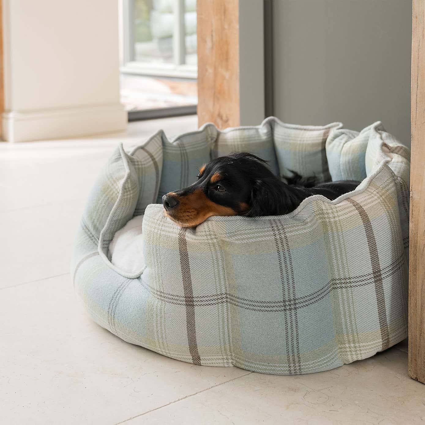 Lords and Labradors Balmoral High Wall Dog Bed