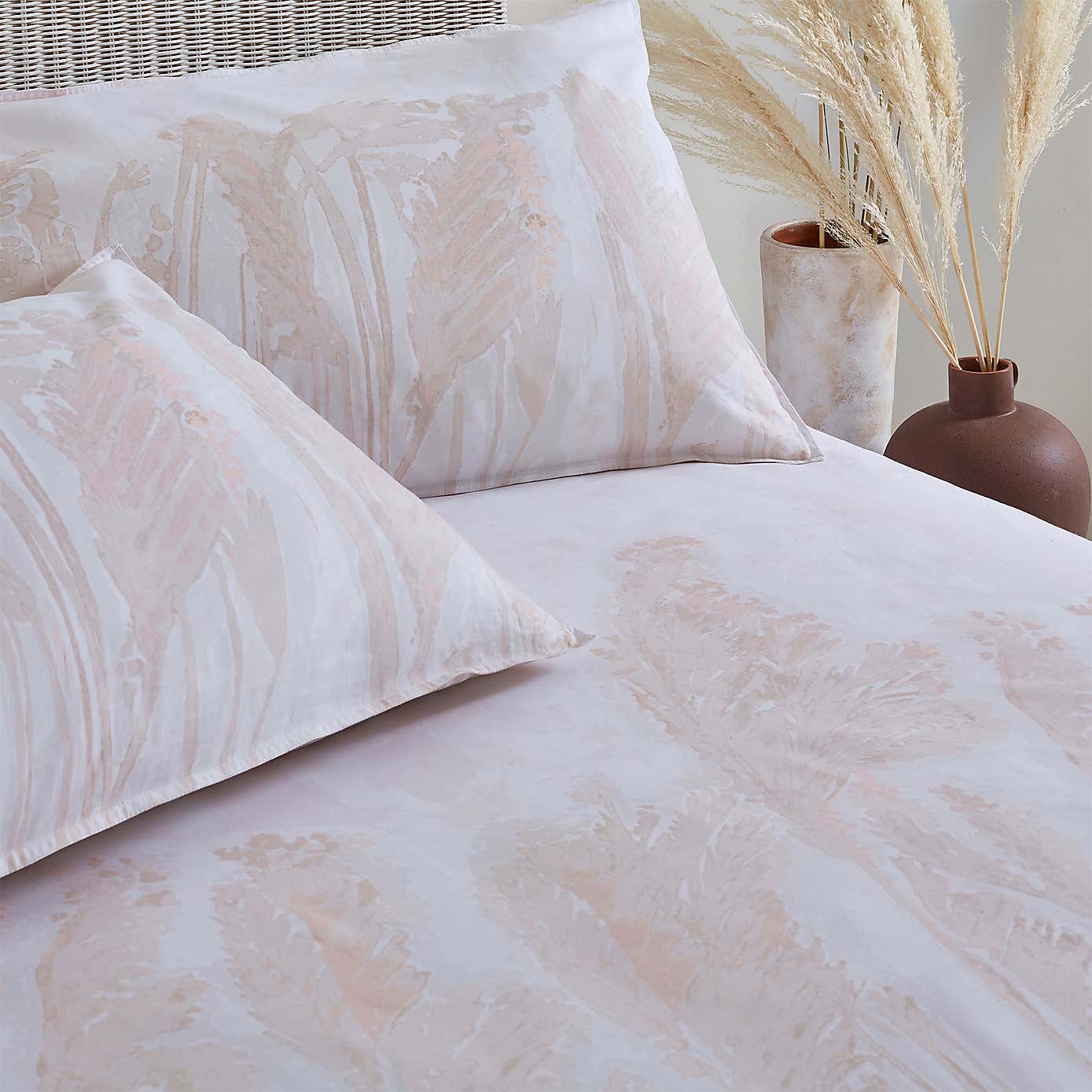 Pampas Blush Reversible Duvet Cover and Pillowcase Set