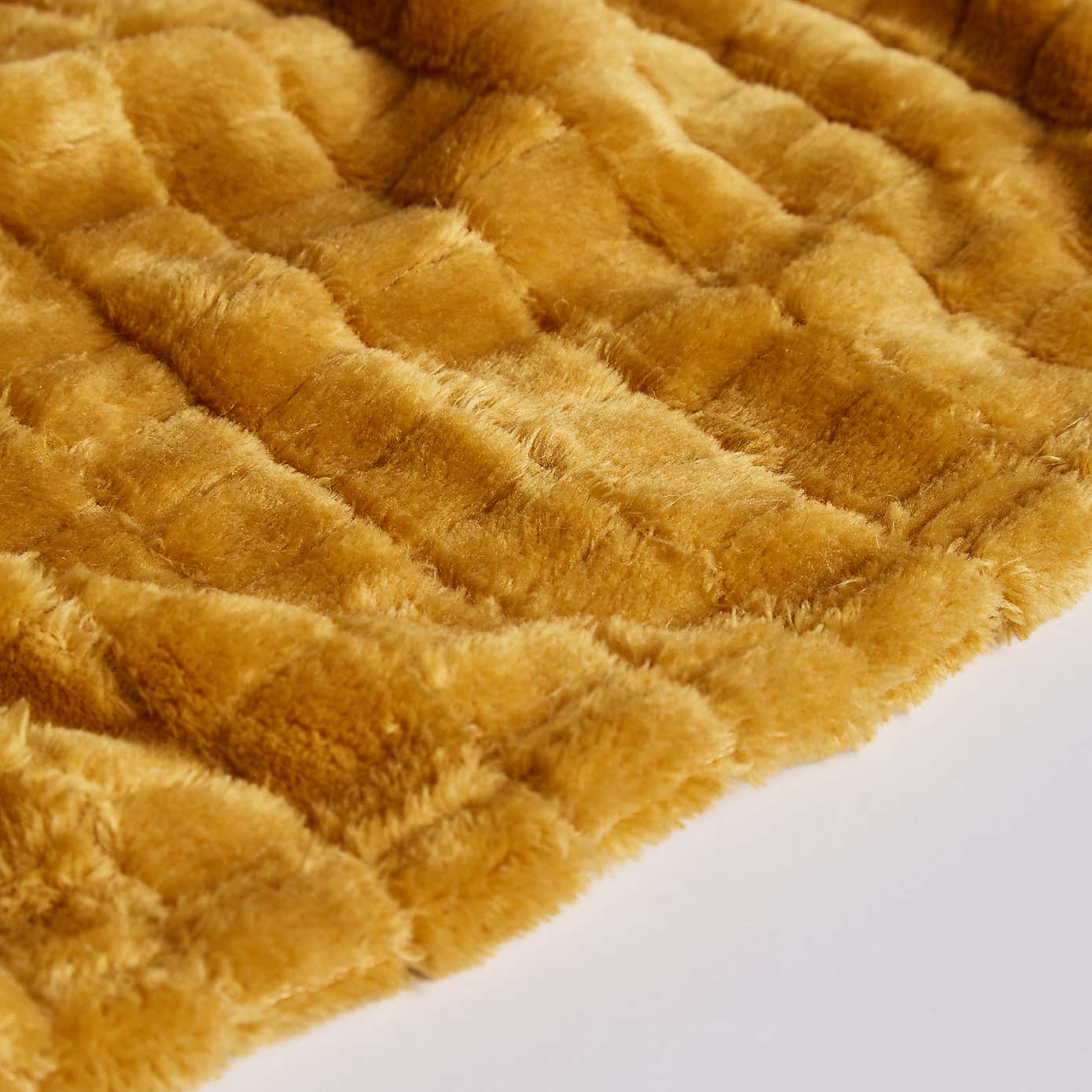 Small Squares 130cm x 180cm Throw