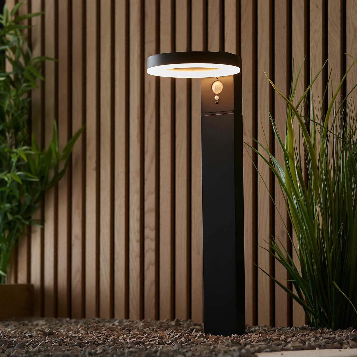 Vogue Idris Outdoor Solar PIR Floor Light