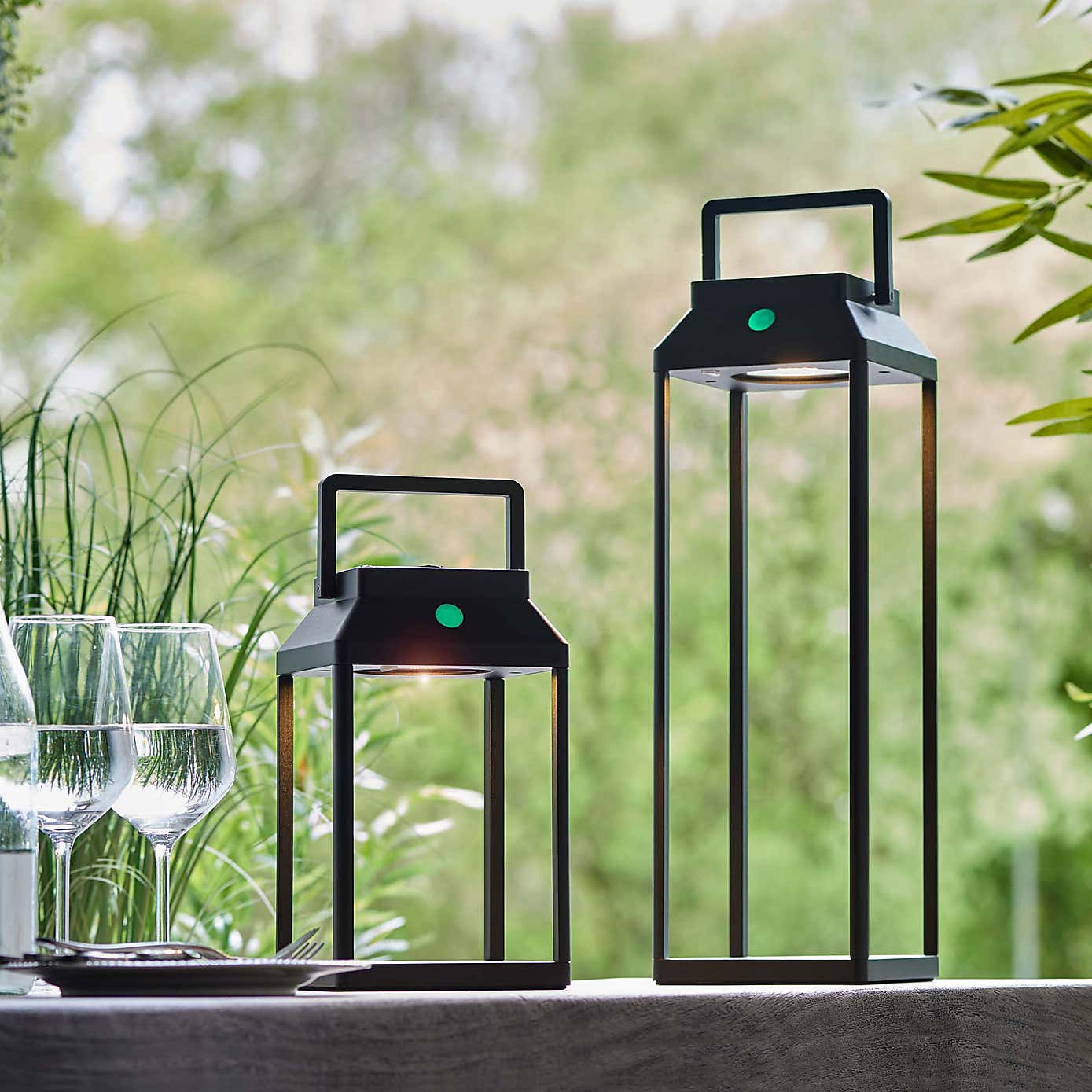 Vogue Jaylen 25cm Outdoor Solar USB Table Light