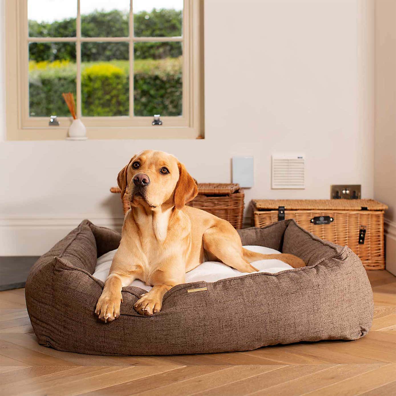 Lords and Labradors Inchmurrin Box Dog Bed