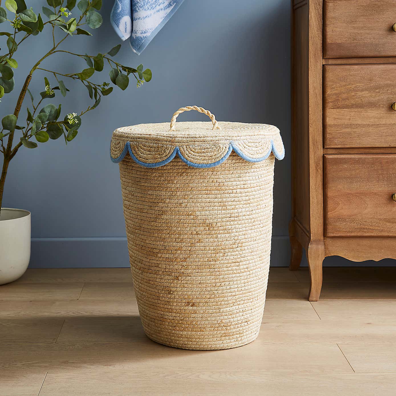 Scallop Maize Laundry Hamper
