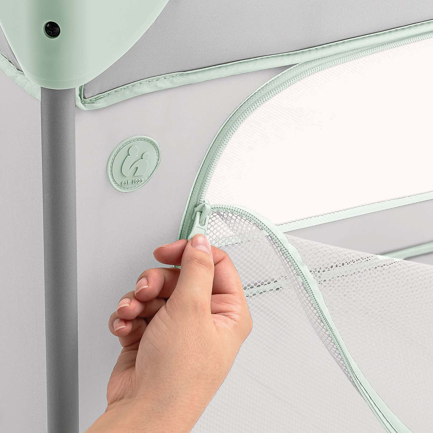 Dream 'n Play Plus Travel Cot