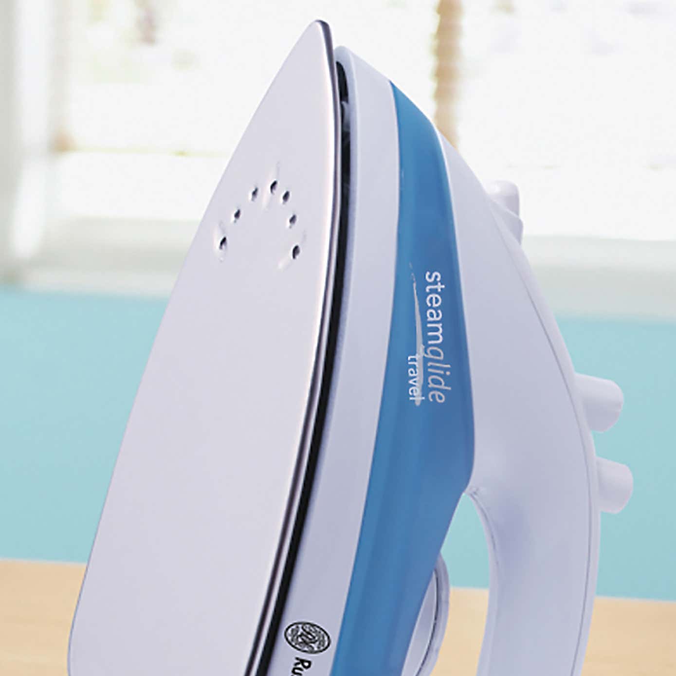 Russell Hobbs 22470 White Steamglide Travel Iron