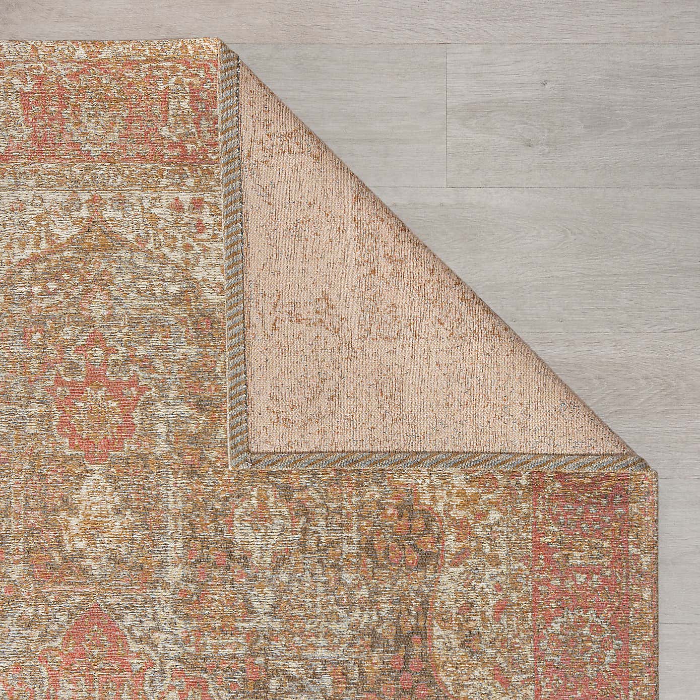 Mila Traditional Rug