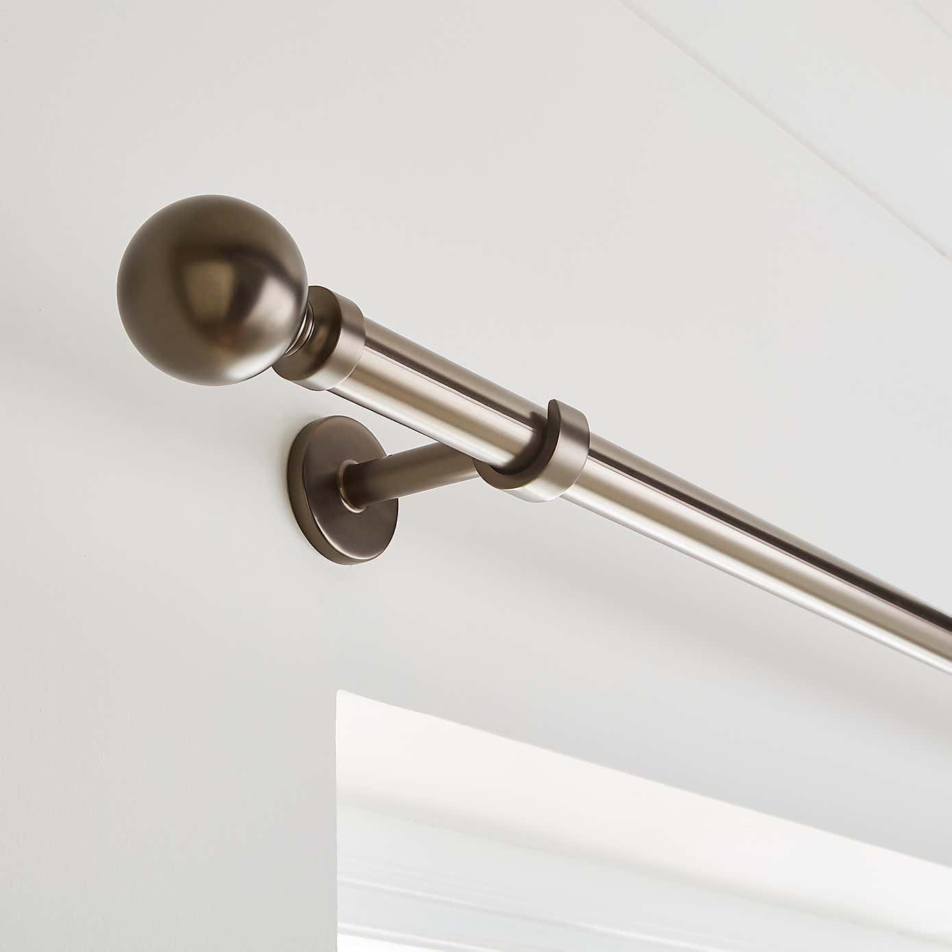 Ashton Metal Extendable Eyelet Curtain Pole