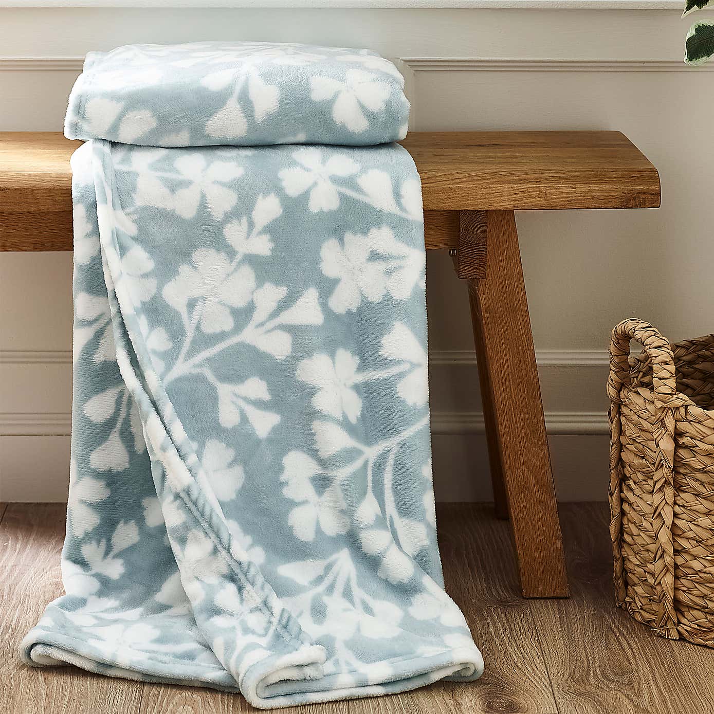 Catherine Lansfield Brooke Floral Fleece Throw 200cm x 240cm