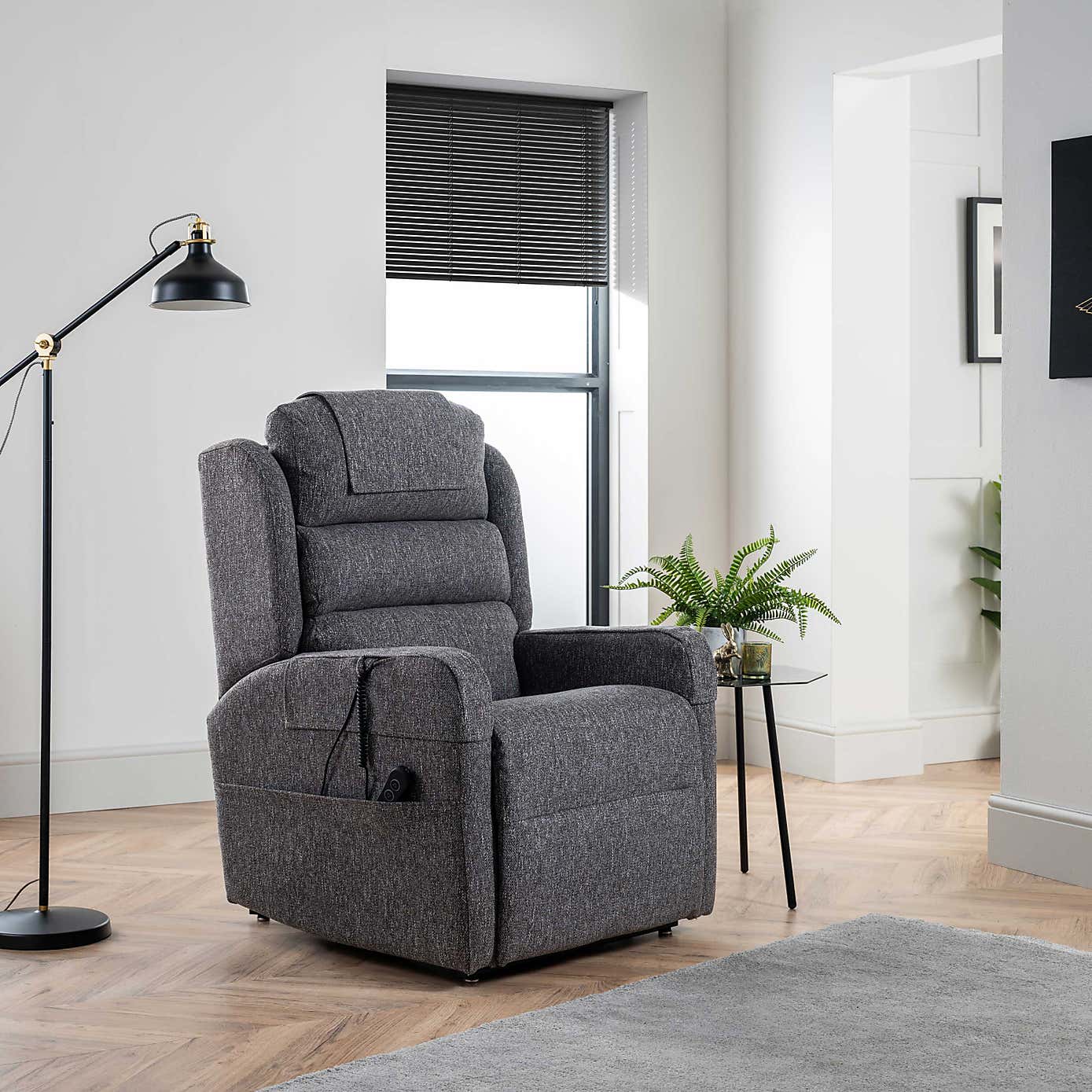 Camberley Single Motor Deluxe Rise and Recline Chair