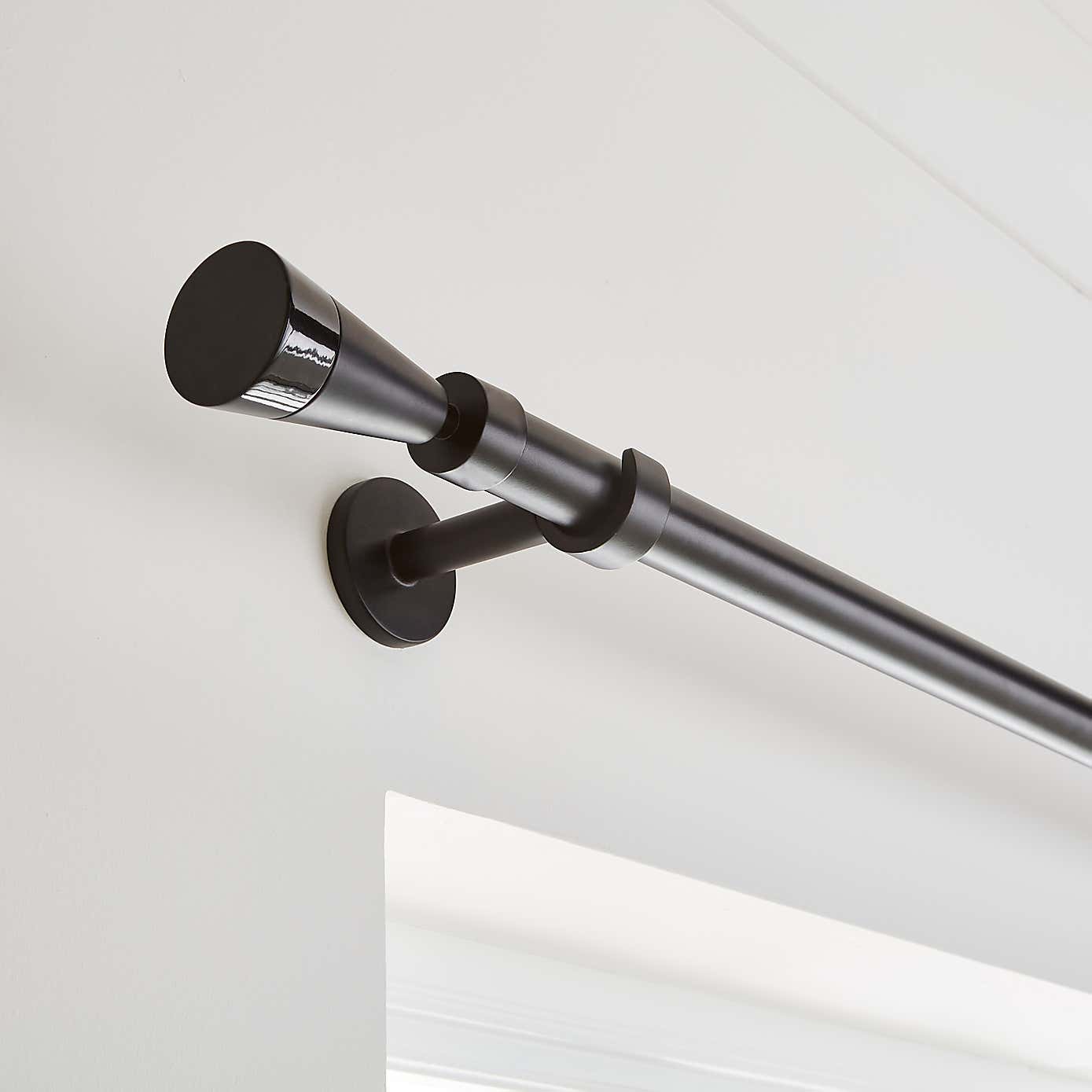 Flute Extendable Metal Eyelet Curtain Pole