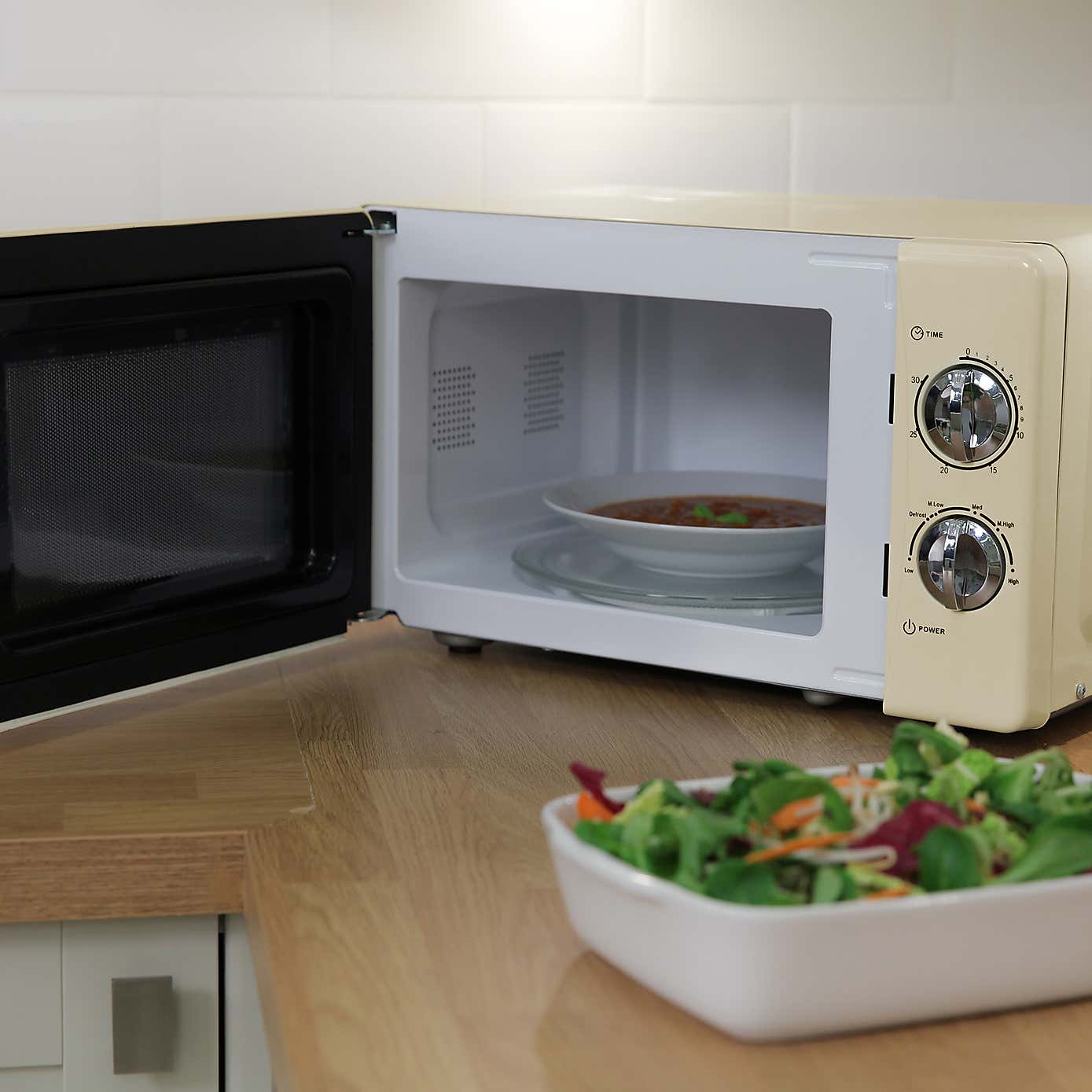 Russell Hobbs Colours 700W 17L Cream Manual Microwave