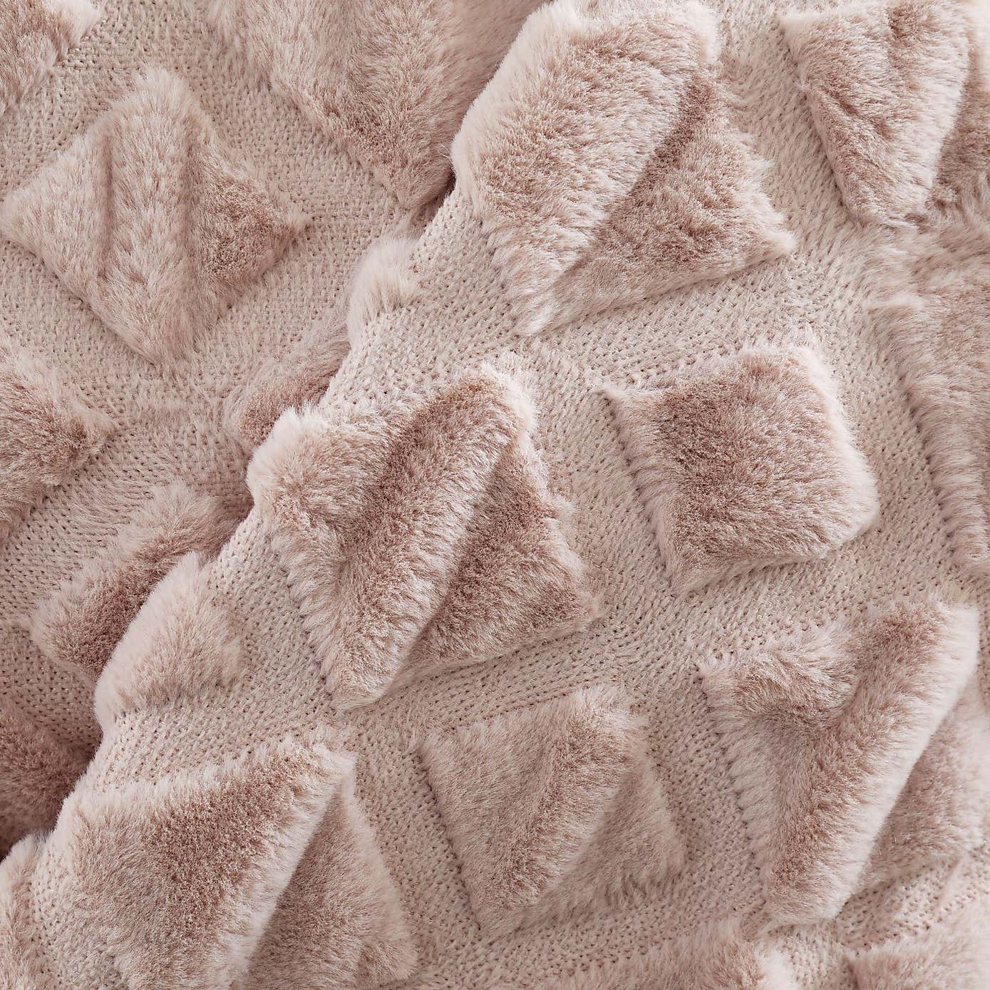 Catherine Lansfield Cosy Diamond 130cm x 170cm Throw