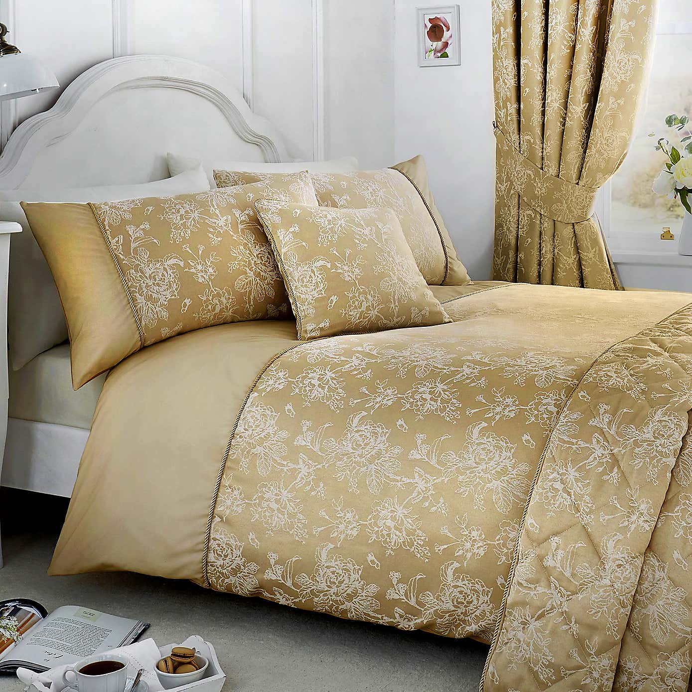 Dreams and Drapes Woven Jasmine Duvet Cover and Pillowcase Set