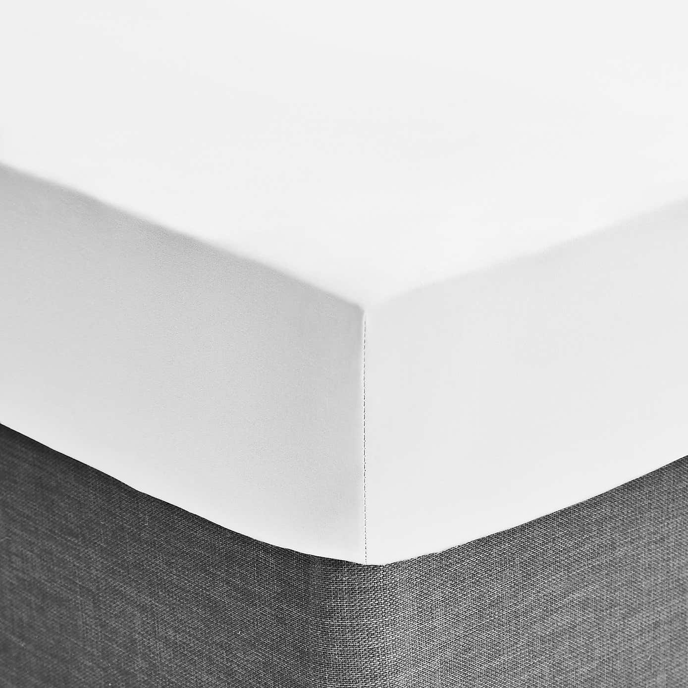 Super Soft Plain White 28cm Fitted Sheet