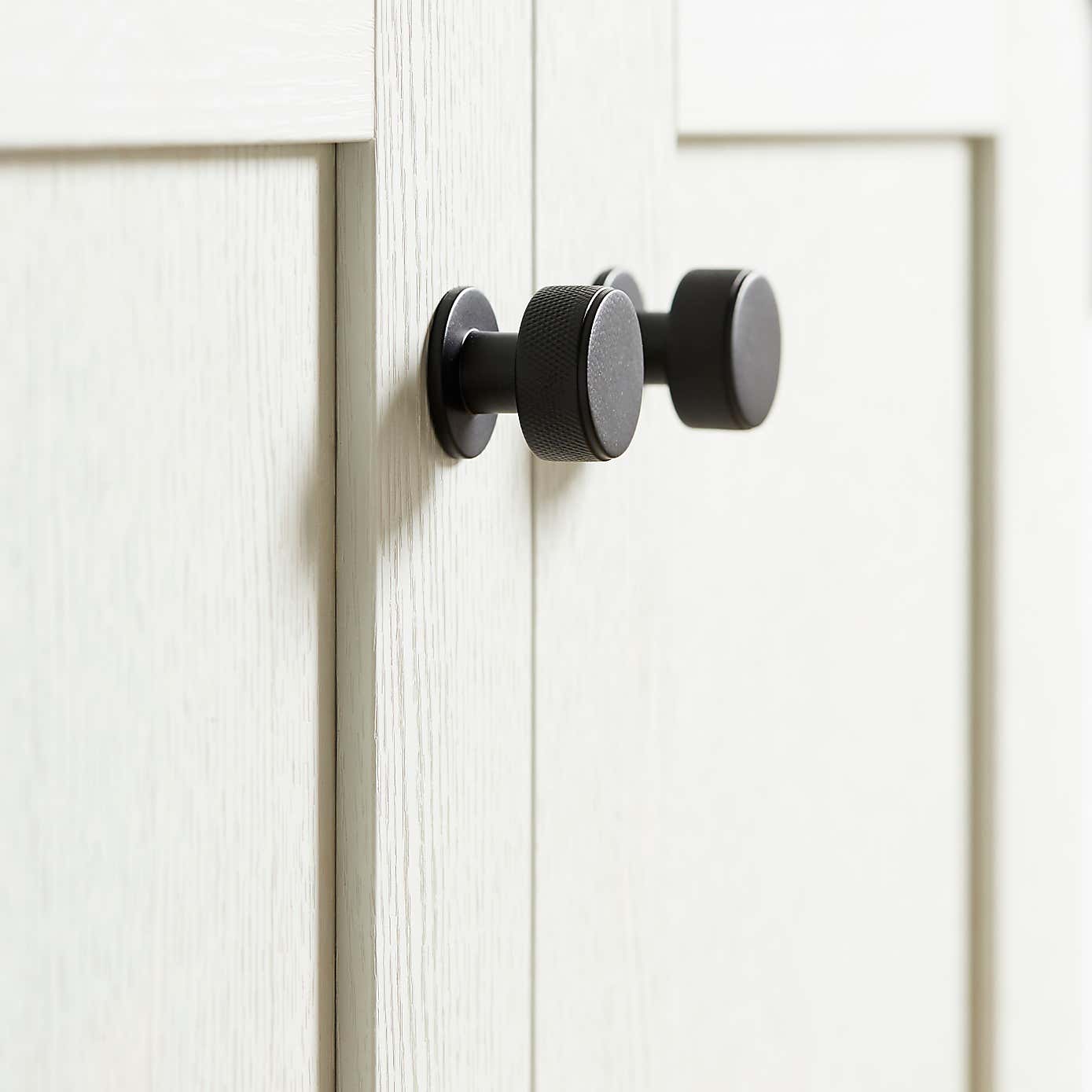 Set of 2 Knurled Door Knobs