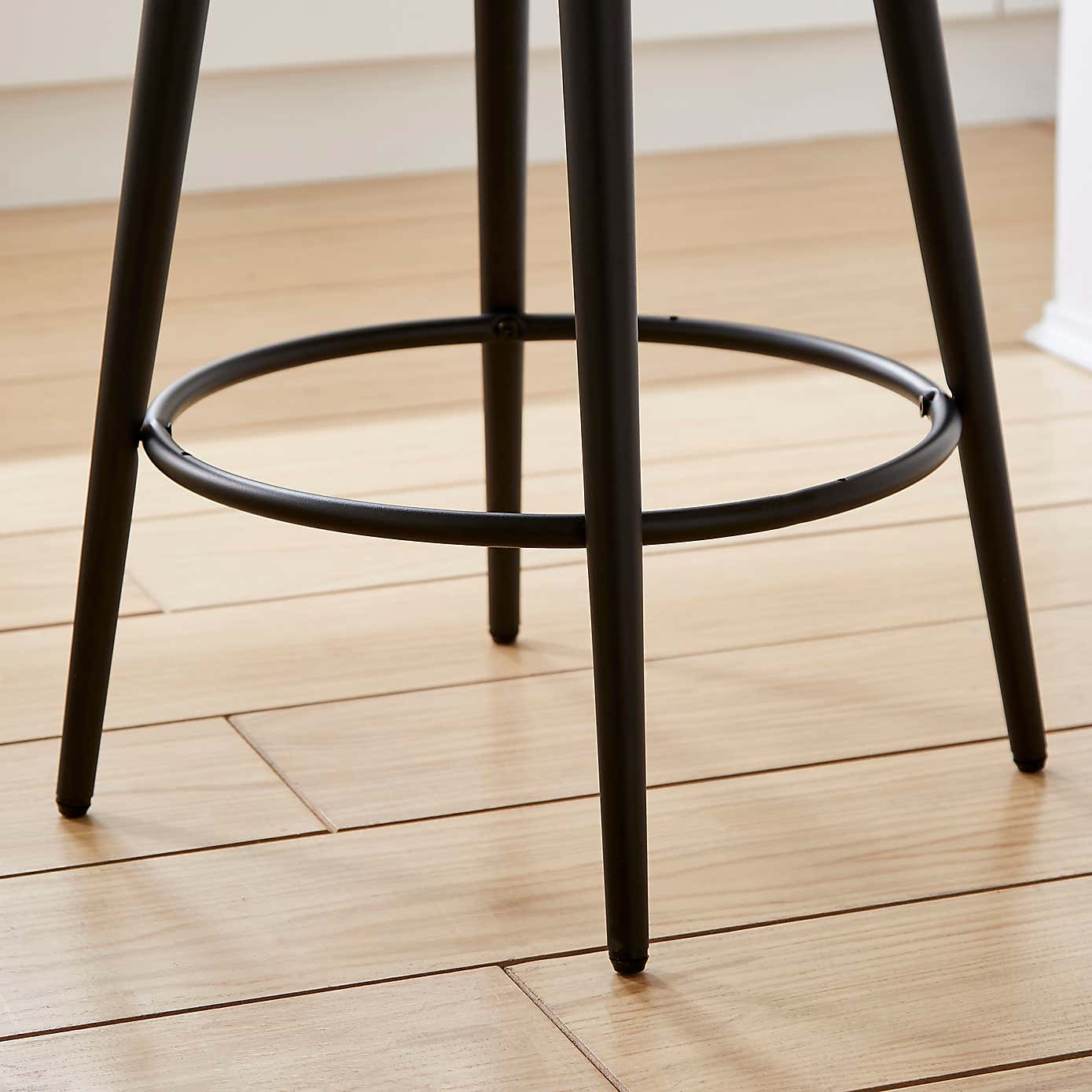 Astrid Barstool, Velvet