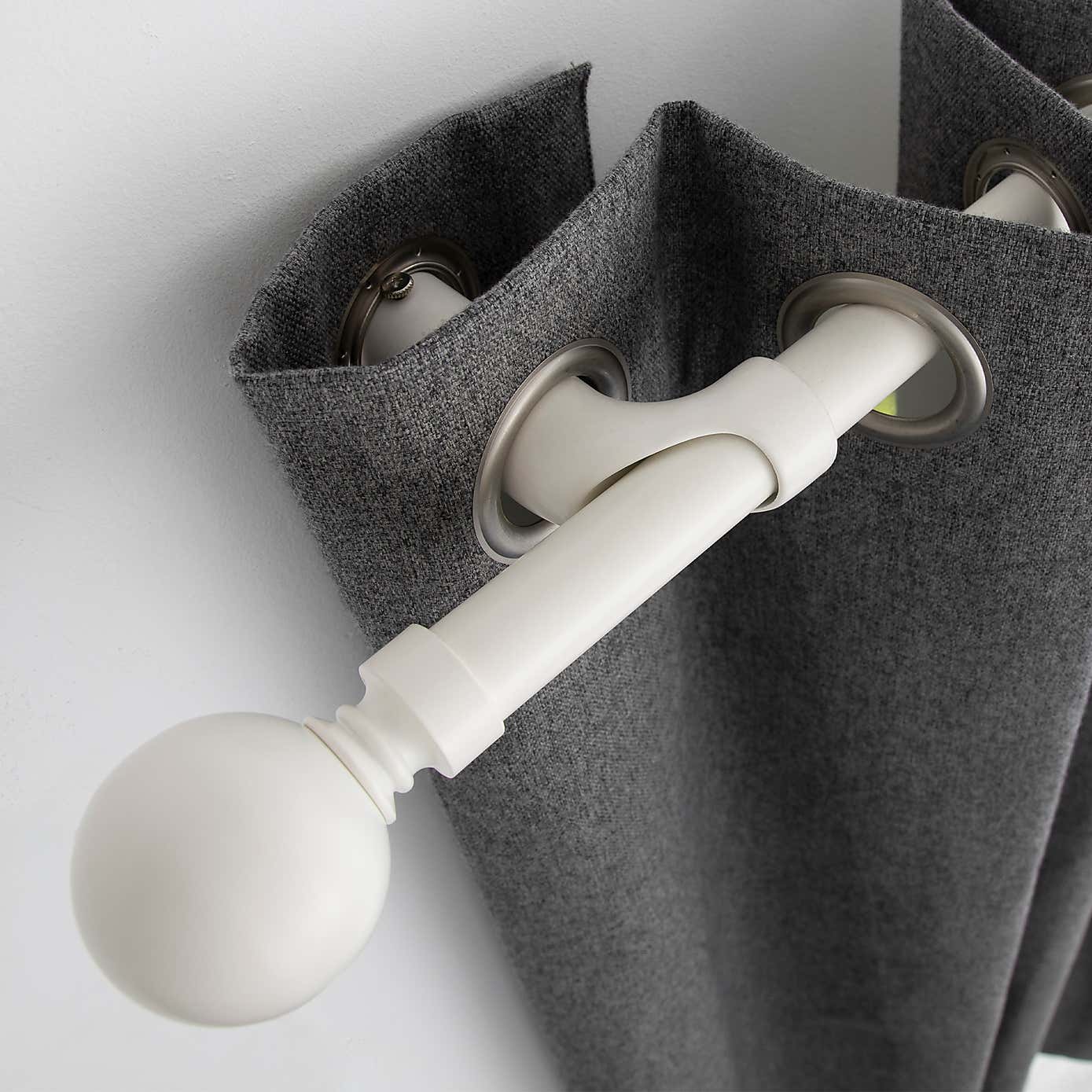 Ashton Room Darkening Extendable Eyelet Curtain Pole 25/28mm