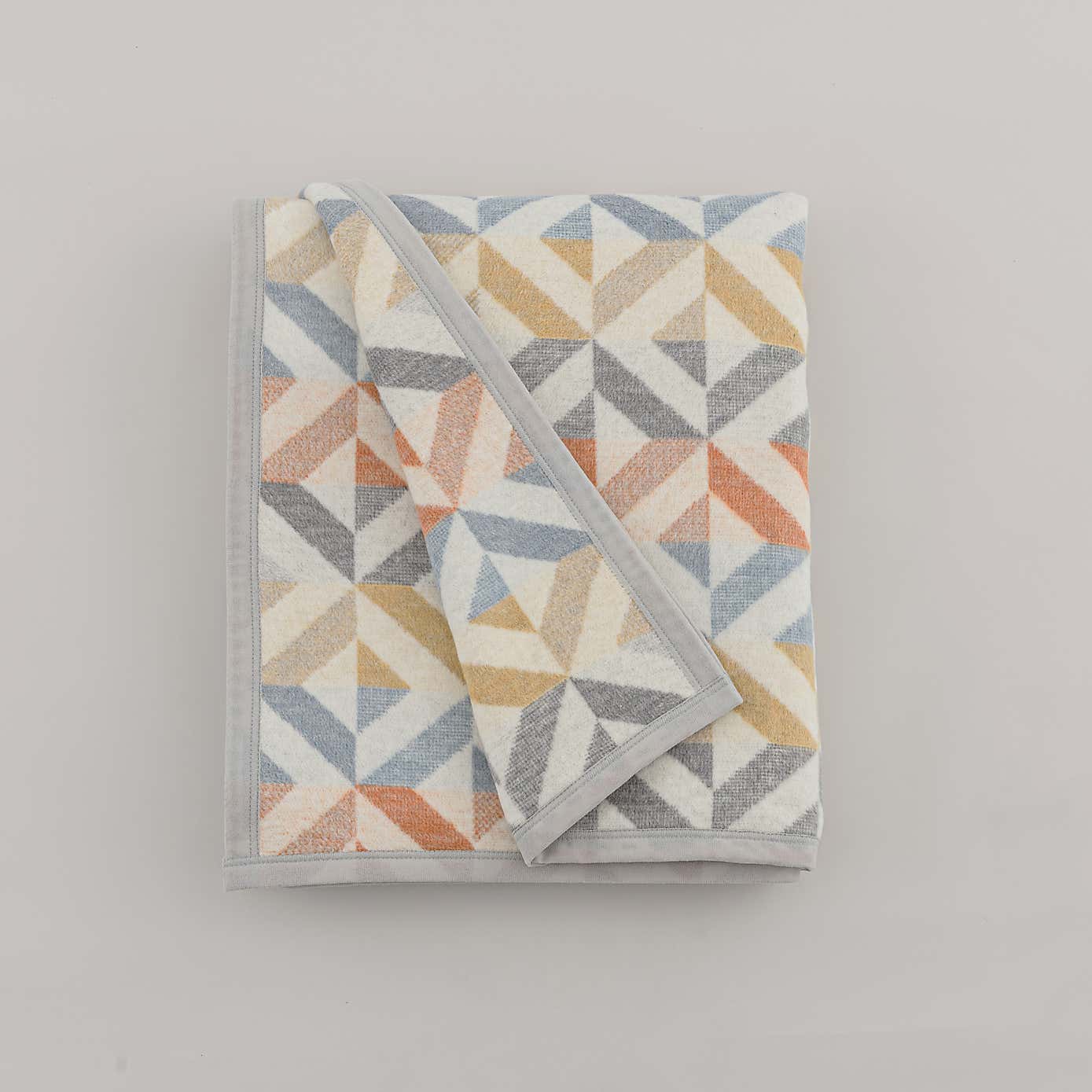 Supersoft Geo Diamonds Throw