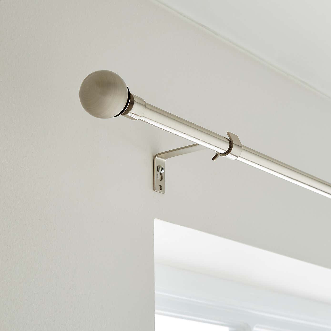Globe Extendable Metal Eyelet Curtain Pole