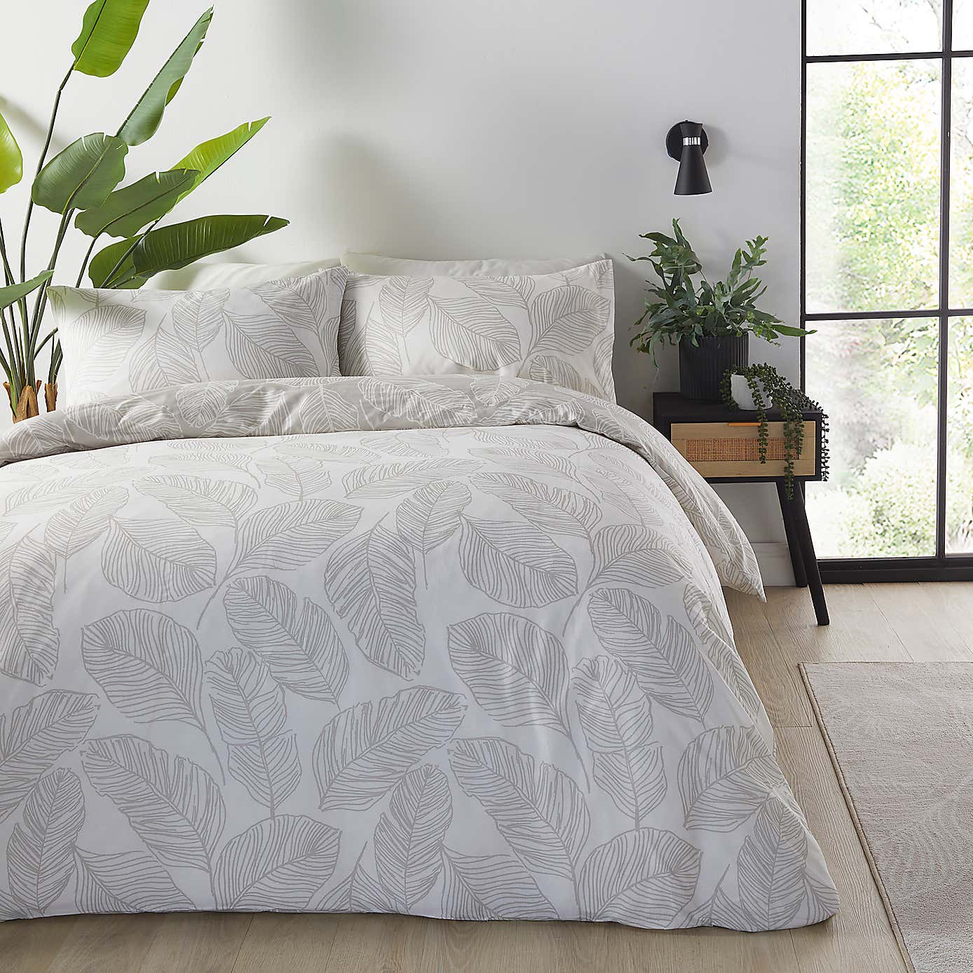 Fusion Matteo Reversible Duvet Cover and Pillowcase Set