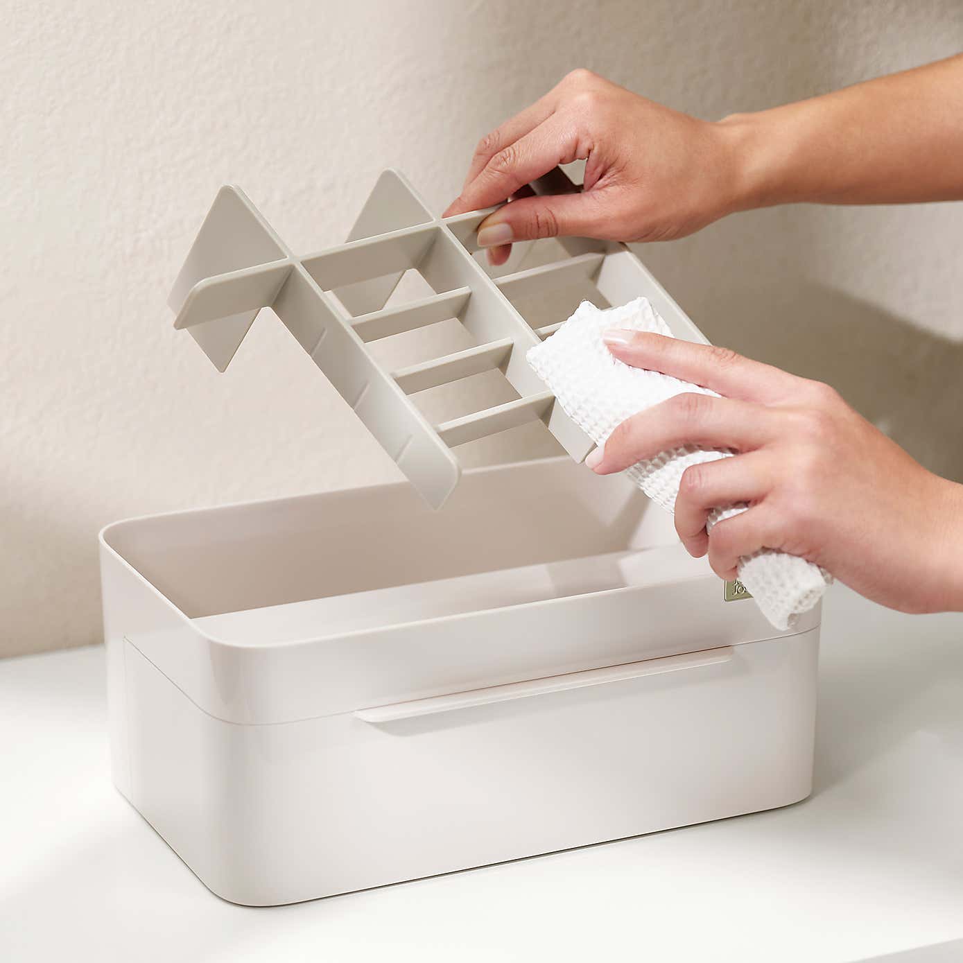 Viva Large Cosmetic Organiser with Removable Mirror Shell