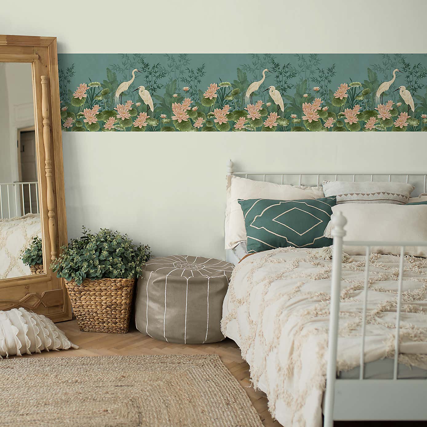 Opulent Crane Frieze Border