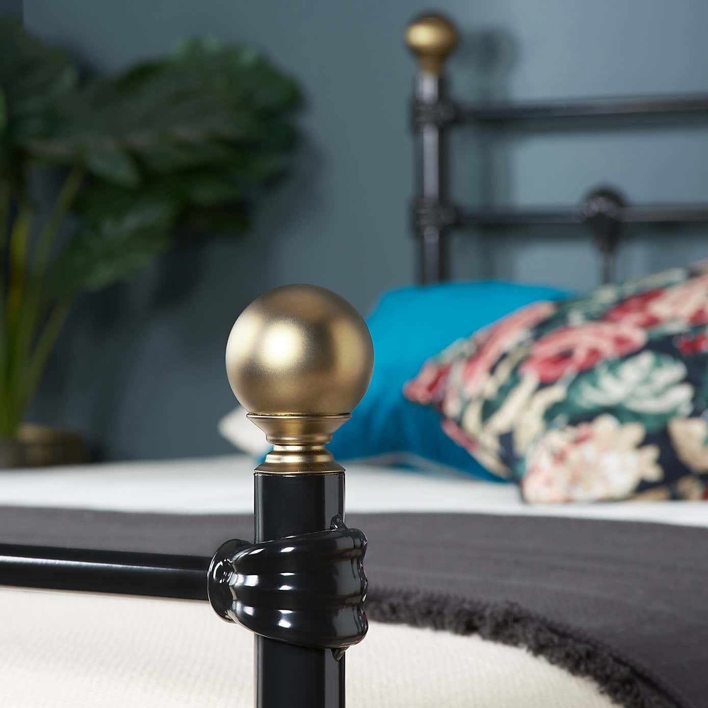 Atlas Cream Bedstead