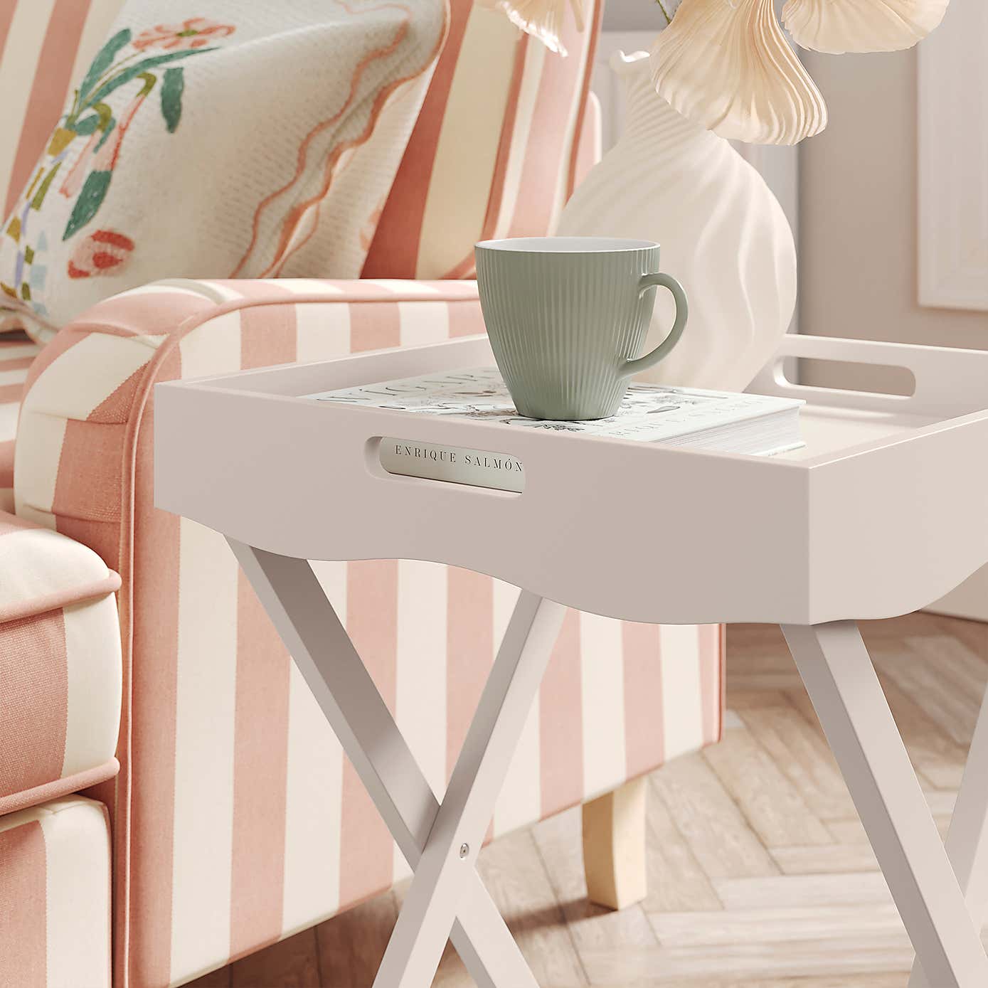 Flossie Scallop Tray Table