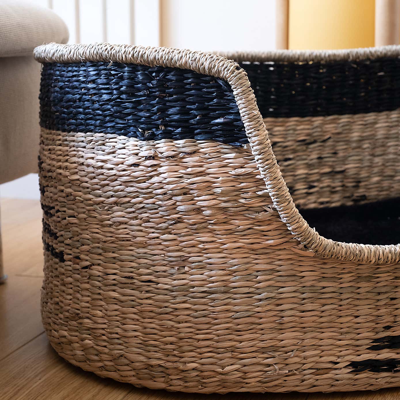 Black & Natural Seagrass Pet Bed