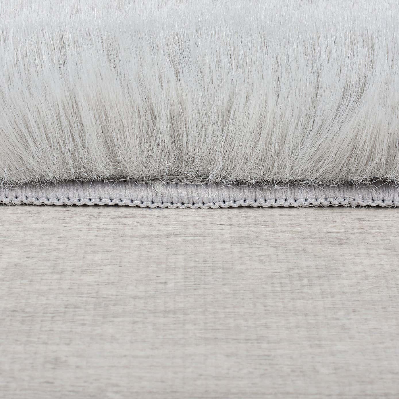 Ivy Luxury Faux Fur Rug